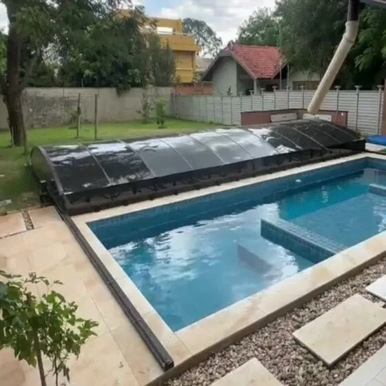 Cobertura Retrátil para Piscina em Centro, Vargem Grande Paulista SP — Cobertura em área de piscina