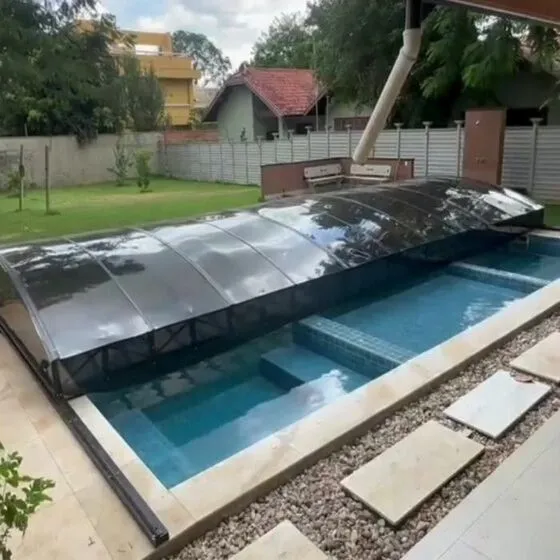Cobertura Retrátil para Piscina em Centro, Vargem Grande Paulista SP — Cobertura em quintal residencial coberto