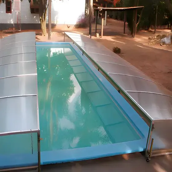 Cobertura Retrátil para Piscina em Centro, Vargem Grande Paulista SP — Cobertura em passagem coberta entre ambientes