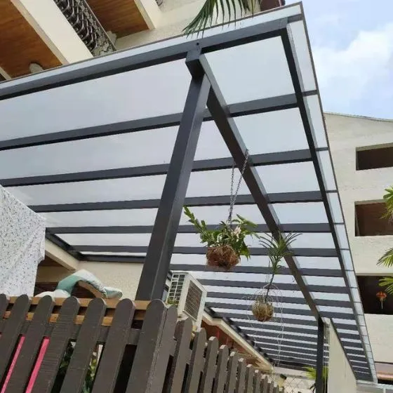 Pergolado Fixo de Ferro em Centro, Vargem Grande Paulista SP Pergolado Fixo de Ferro em Centro, Vargem Grande Paulista SP — Instalação em garagem residencial
