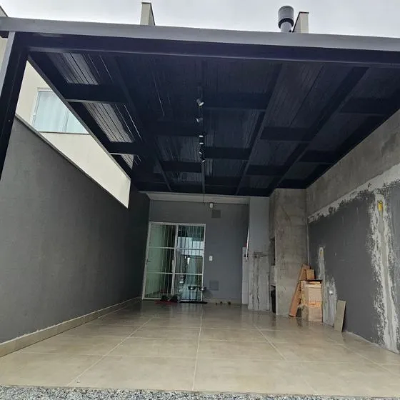 Pergotelha em Centro, Vargem Grande Paulista SP Pergotelha em Centro, Vargem Grande Paulista SP — Instalação em área gourmet com churrasqueira