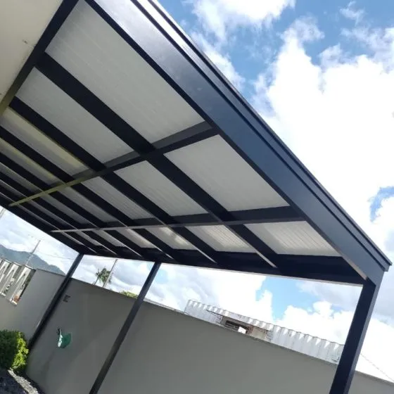 Pergotelha em Centro, Vargem Grande Paulista SP Pergotelha em Centro, Vargem Grande Paulista SP — Cobertura com estrutura metálica reforçada