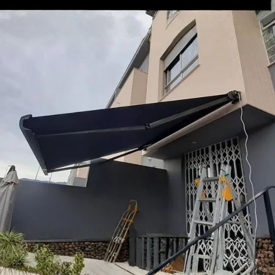 Reforma de Toldos e Coberturas em Centro, Vargem Grande Paulista SP Reforma de Toldos e Coberturas em Centro, Vargem Grande Paulista SP — Cobertura com calha lateral para escoamento