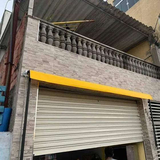 Toldo Cortina com Braços Laterais em Centro, Vargem Grande Paulista SP Toldo Cortina com Braços Laterais em Centro, Vargem Grande Paulista SP — Cobertura em área de piscina