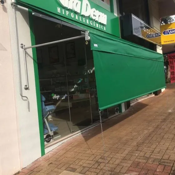 Toldo Cortina com Braços Laterais em Centro, Vargem Grande Paulista SP Toldo Cortina com Braços Laterais em Centro, Vargem Grande Paulista SP — Cobertura em passagem coberta entre ambientes