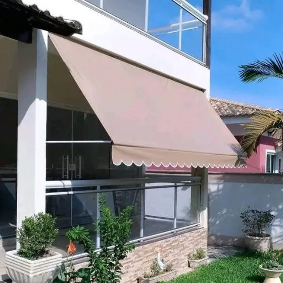 Toldo Cortina com Braços Laterais em Centro, Vargem Grande Paulista SP Toldo Cortina com Braços Laterais em Centro, Vargem Grande Paulista SP — Cobertura com calha lateral para escoamento