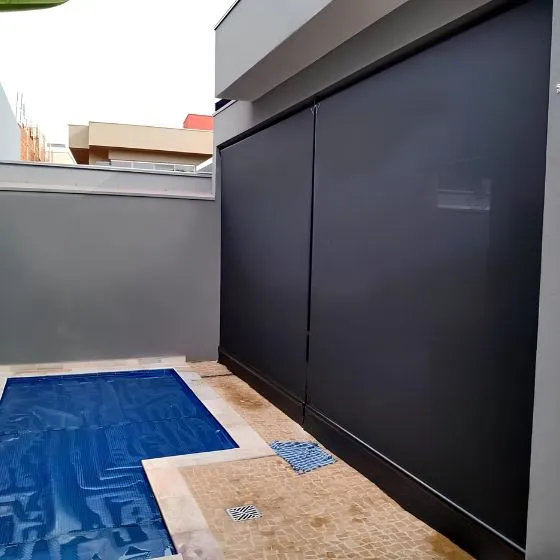 Toldo Cortina de Tela Screen em Centro, Vargem Grande Paulista SP Toldo Cortina de Tela Screen em Centro, Vargem Grande Paulista SP — Instalação em fachada comercial