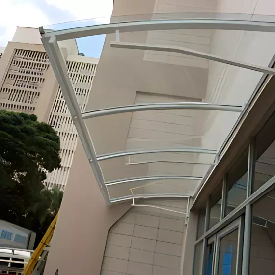 Toldo Fixo Policarbonato Compacto em Vargem Grande Paulista SP Toldo Fixo Policarbonato Compacto em Vargem Grande Paulista SP — Cobertura em área de piscina