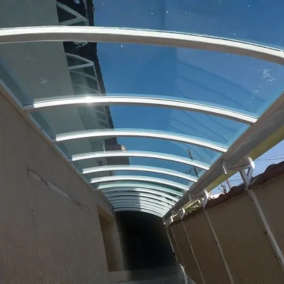 Toldo Fixo Policarbonato Compacto em Vargem Grande Paulista SP Toldo Fixo Policarbonato Compacto em Vargem Grande Paulista SP — Instalação em estacionamento