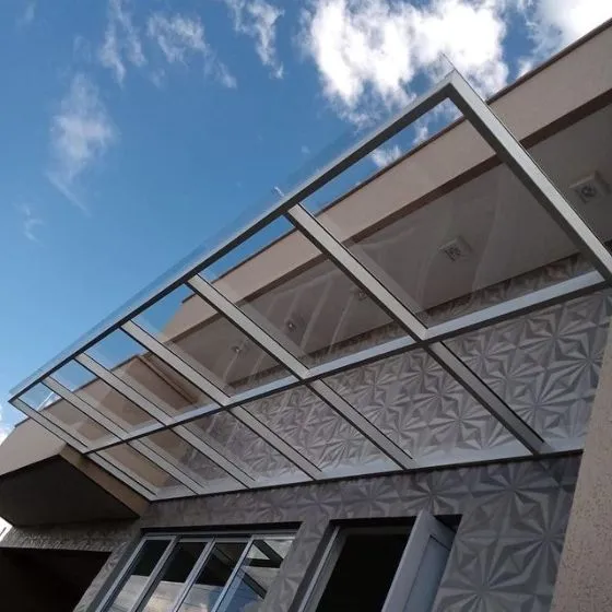 Toldo Fixo Policarbonato Compacto em Vargem Grande Paulista SP Toldo Fixo Policarbonato Compacto em Vargem Grande Paulista SP — Cobertura com estrutura metálica reforçada